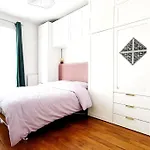 Paris Appartement A 2 Pas Du Metro
