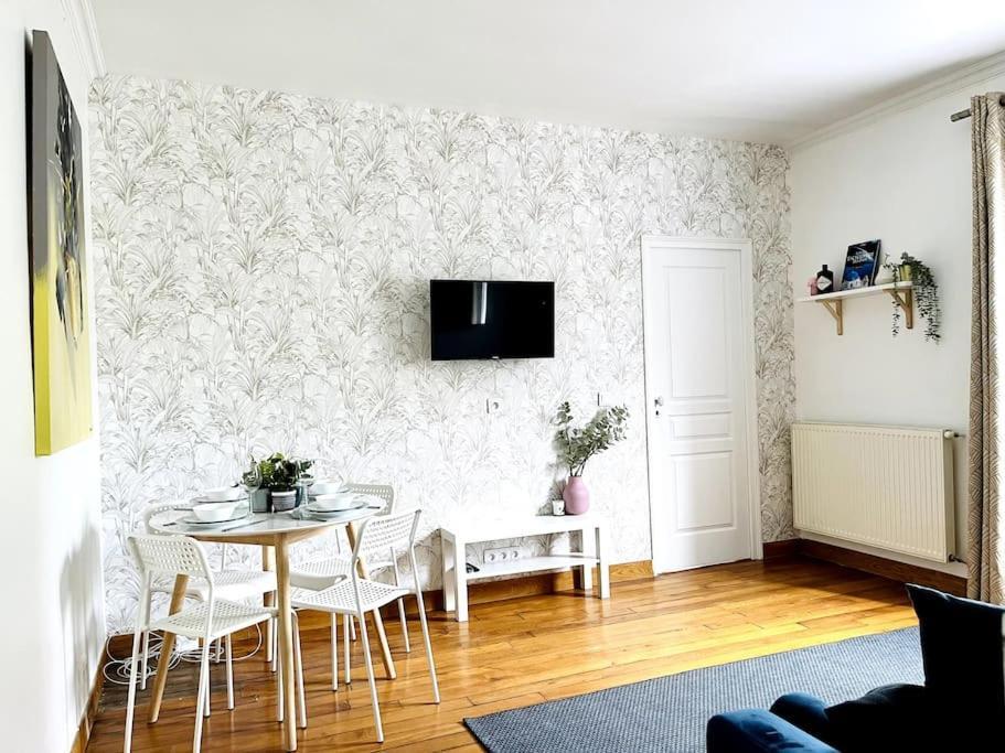 A 2 Pas Du Metro Appartement Parijs